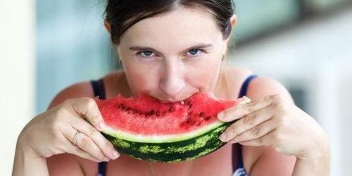 娱乐吃瓜酱玫瑰女人